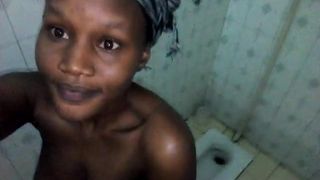 アフリカ人彼女のセクシーシャワーのパート3