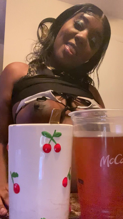 THOT MCDONALD'S SERVITØR