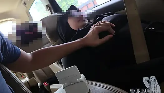 Ofis arabasıyla tesettürlü bir iş arkadaşını şehir dışına çıkarıyor - minokiiko