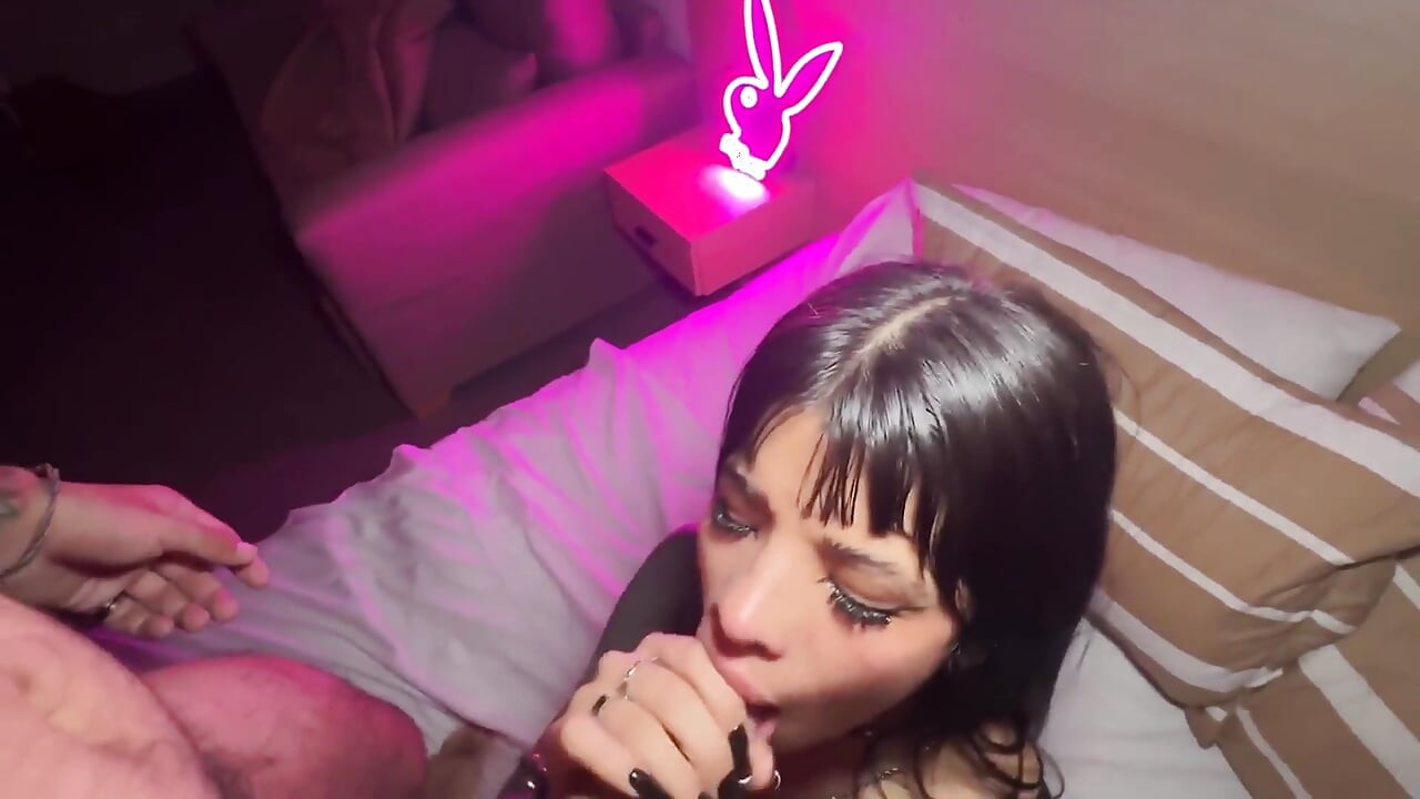 嬌小順從的哥特女孩被操到內射！