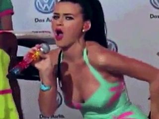 Katy Perry fa un pompino al microfono HD