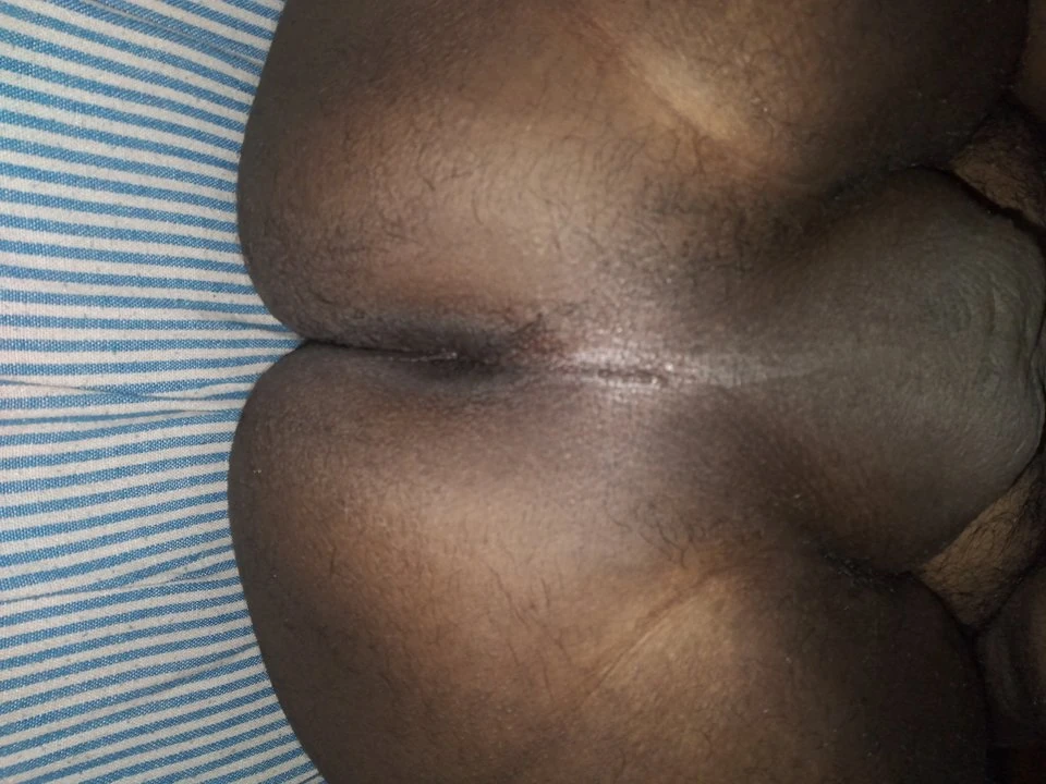 Menino indiano, diversão noturna com a câmera
