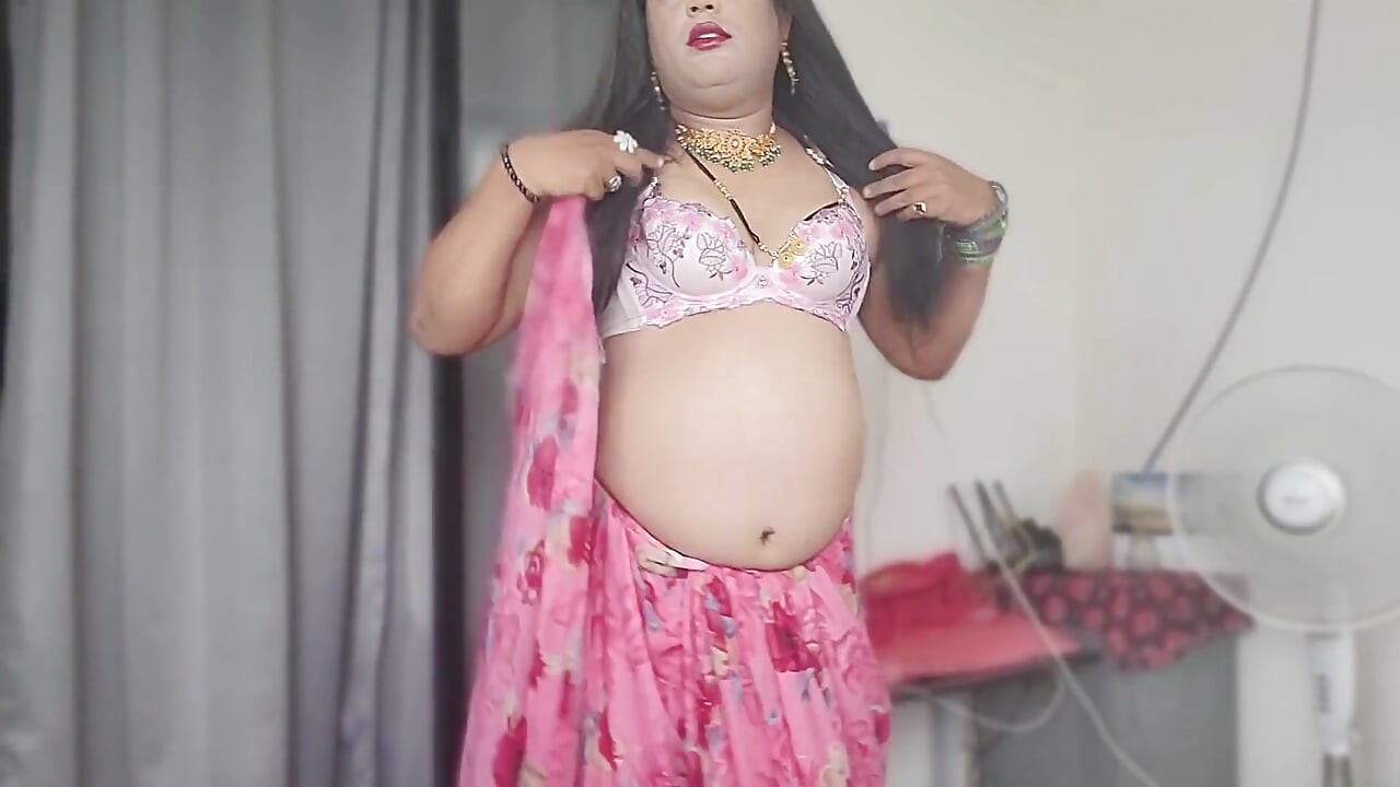Pink Sari Laali Lal Lal Diste Mi Bhari Raja Bocha Majha Mar