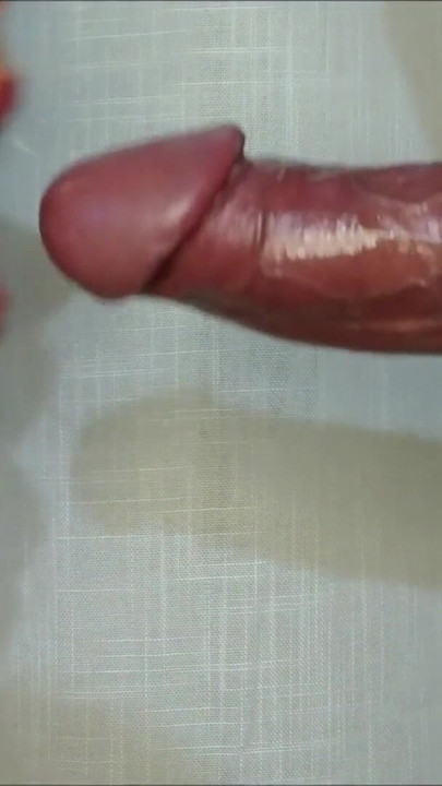 क्लोज अप: सबसे अच्छी चोदने लायक मम्मी मुंह से वीर्य निगल रही है | क्लिप 1