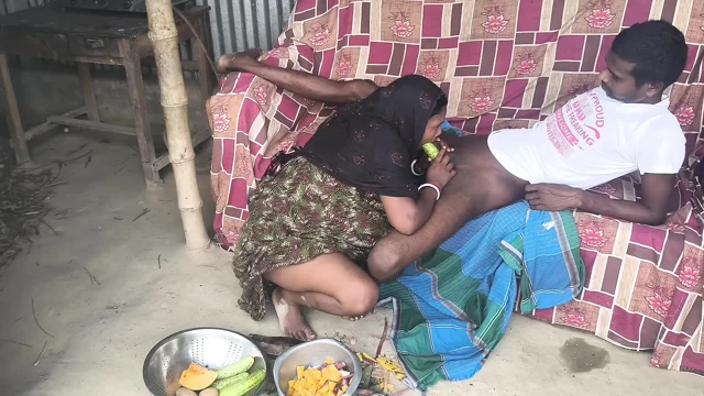 Nai bhabhi ko sabji karte waqt khire se chudai ki