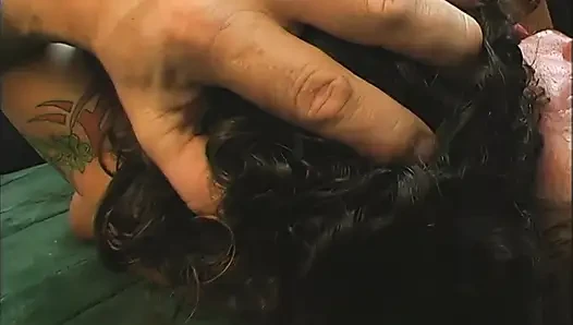 Amcığım büyük yarağını istiyor