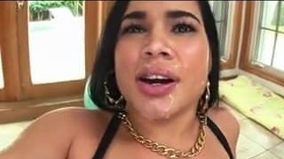 Une MILF cubaine avec un gros cul se fait baiser brutalement