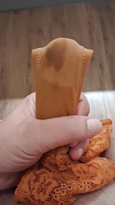 クリーム付きパンティ