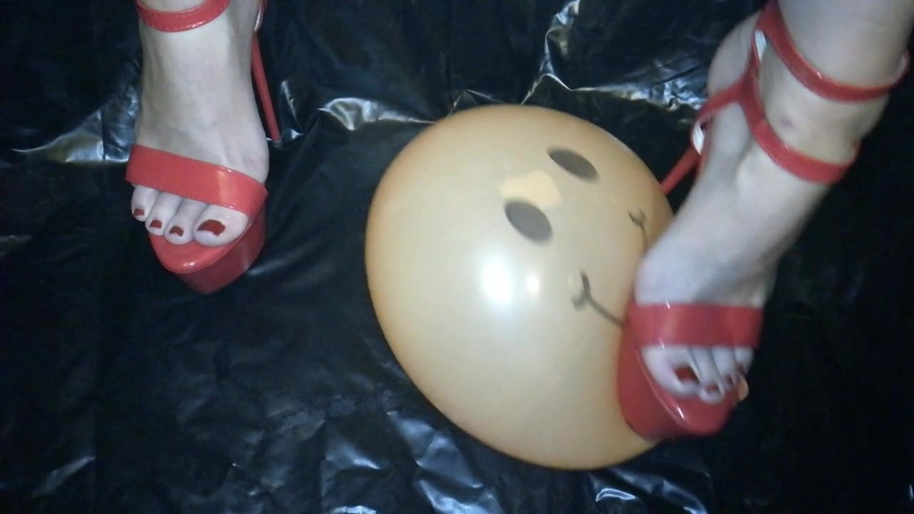 Lady L crush balloon with red sexy high heels