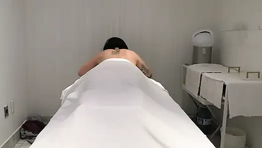 Legit massage client gets a happy ending