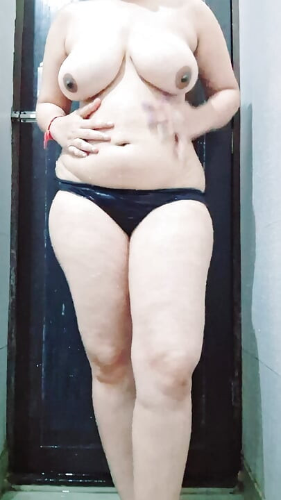 Hot indian desi girl sexy bathroom bath