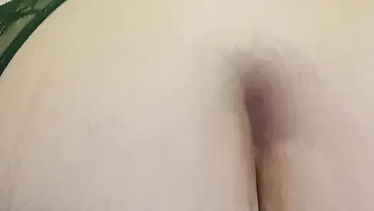 Толстушка скачет на большом толстом дилдо в нижнем белье с вырезом