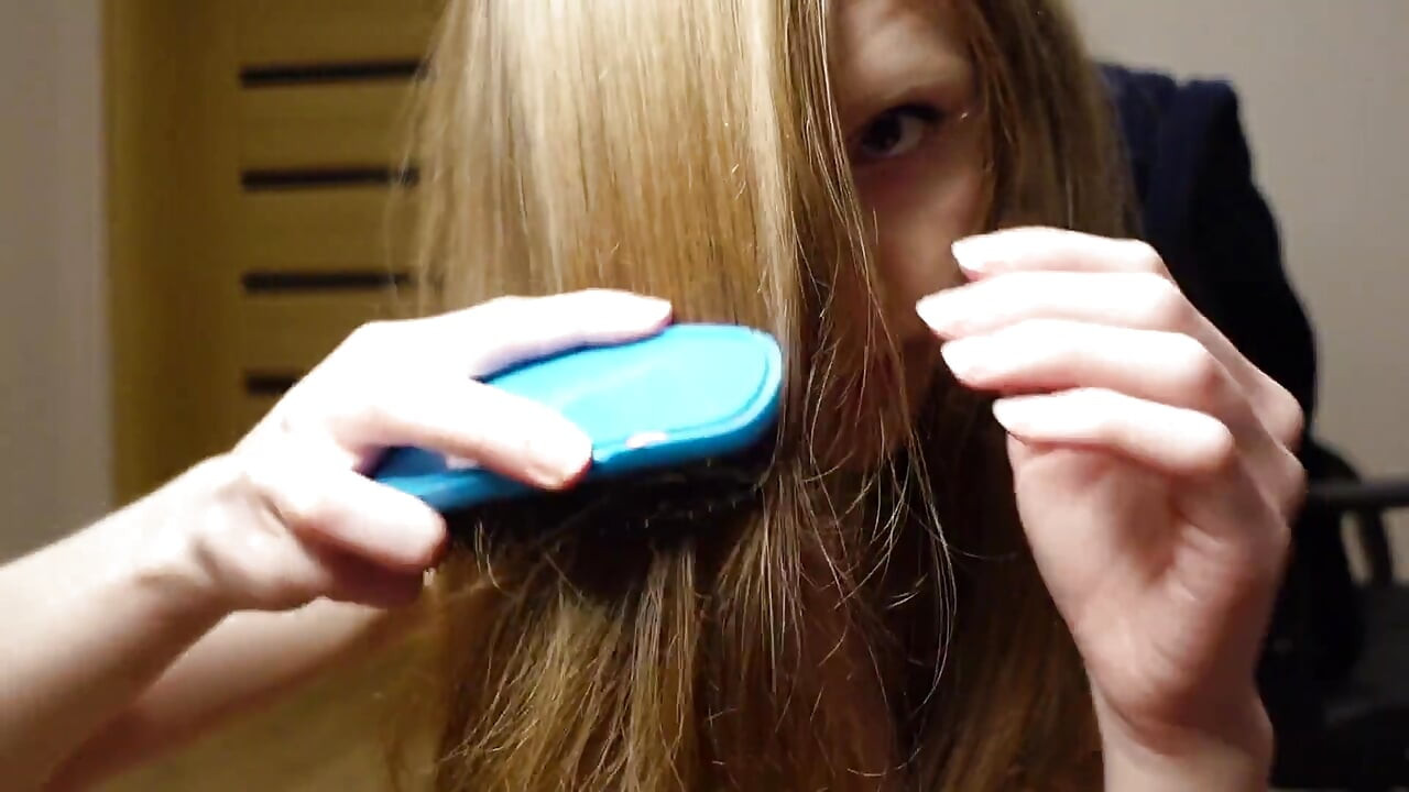 I Brush My Natural Red Hair