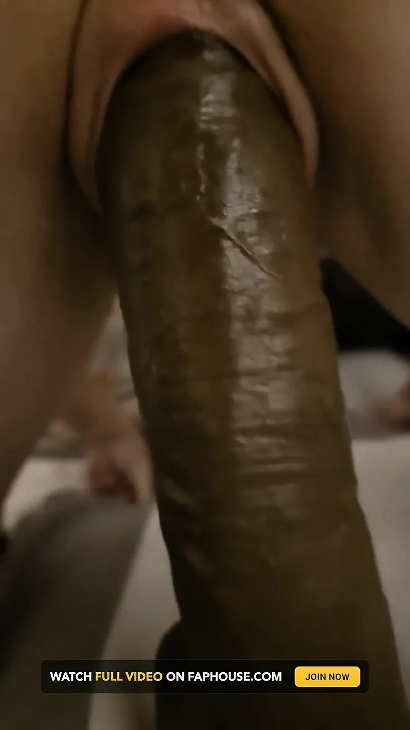Esposa fode um grande vibrador