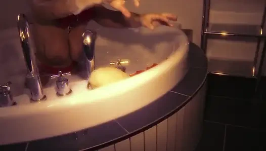 Naylon Kız Vahşi BDSM Seansında Bağlı Ve Sert Sikiliyor