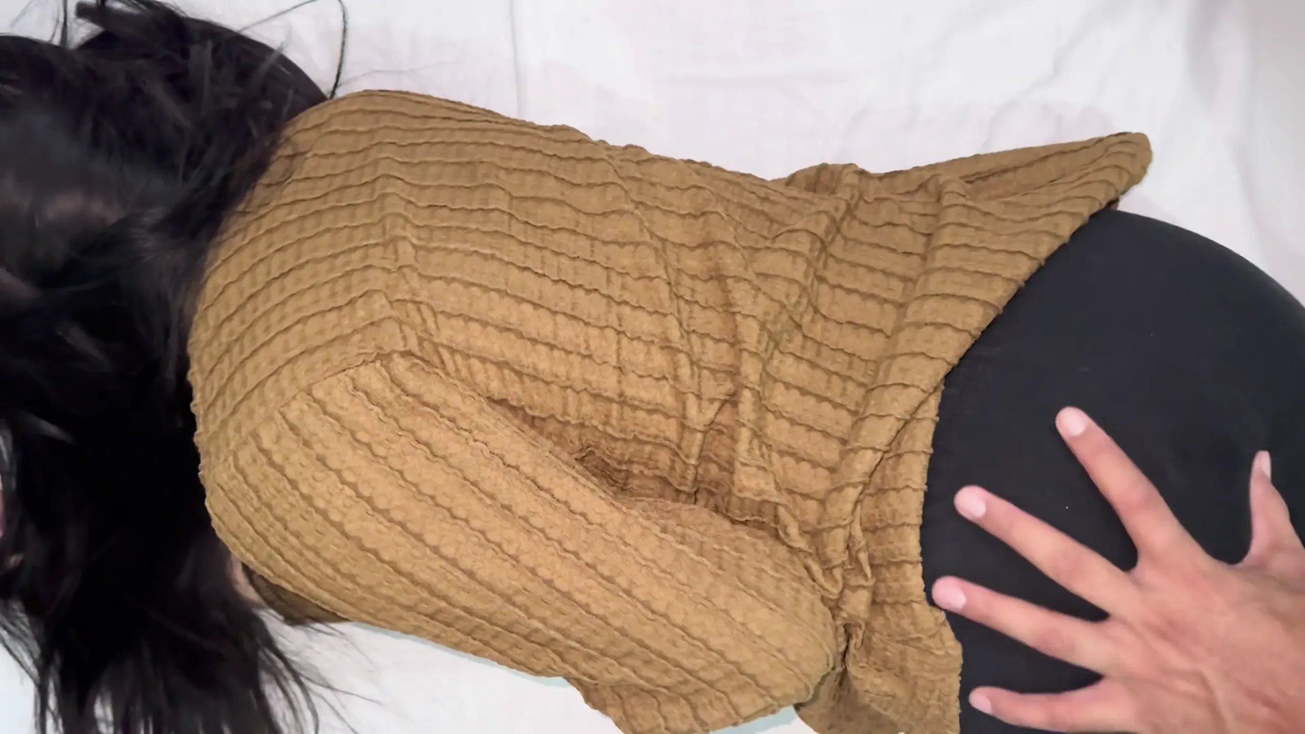 我第一次和我热辣的性感女友Vishali在酒店房间里做爱。