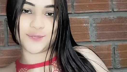 Üvey anne, üvey oğlunun işe başlamadan önce iç çamaşırına hızlıca boşalmasına yardım etti