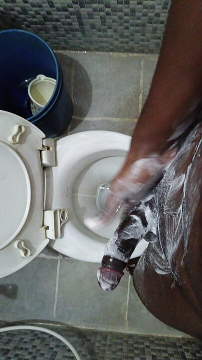 Studentin im Hostel Badezimmer handjob 2