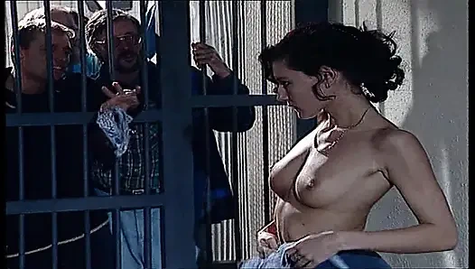 Fransız evli kadının anal deneyi.