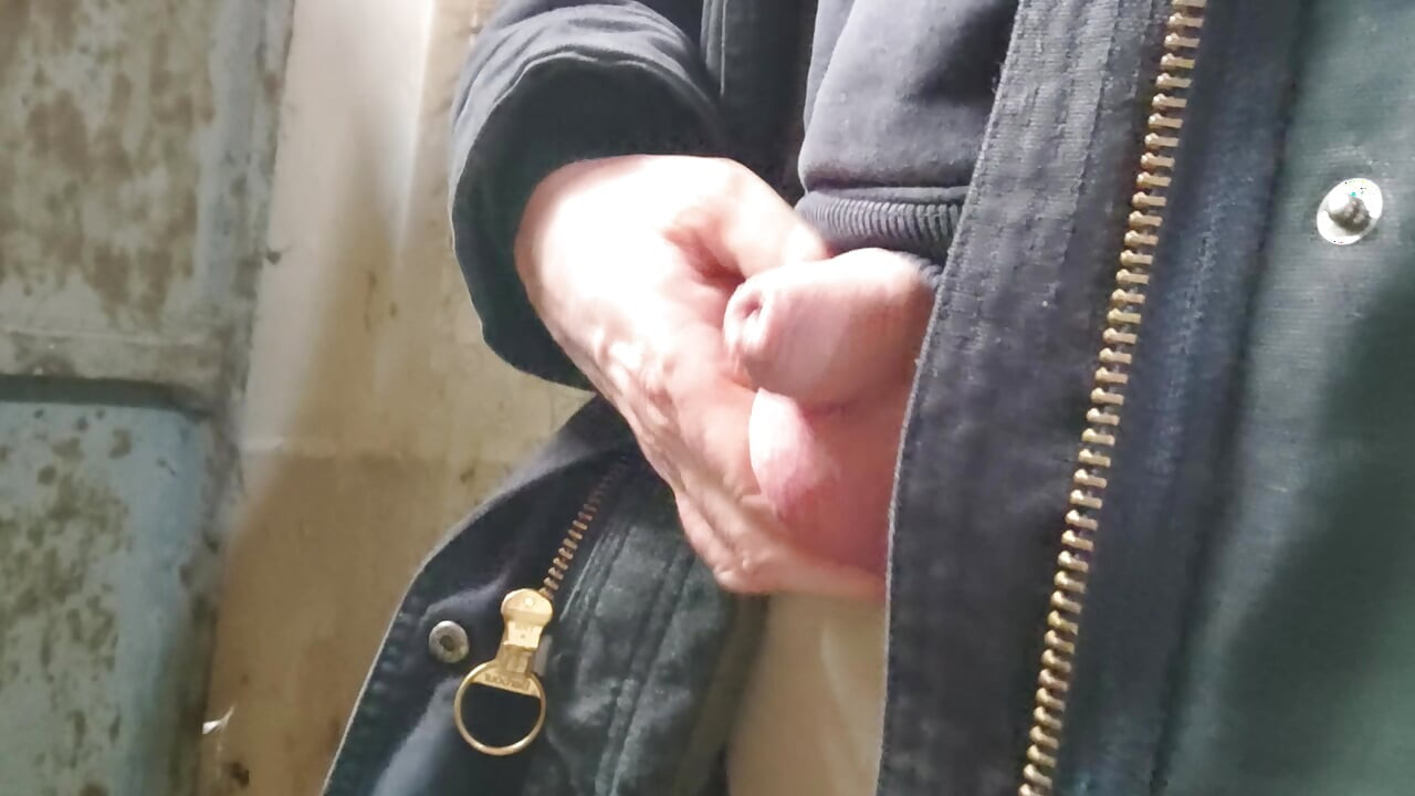 Small handjob with cumshot