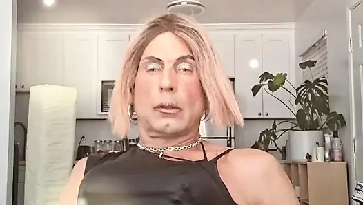 Mandy'nin kız yarağı ve kadın kılıklı götü