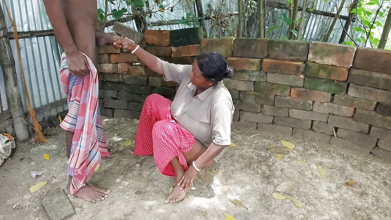 Pados ki bhabhi ki outdoor chudai