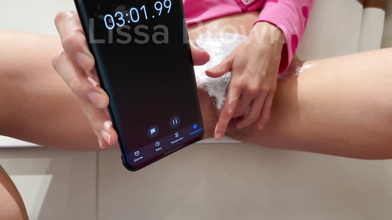 קצף, סבון והסרת שיער של כוס שעיר. פלוס דילדו