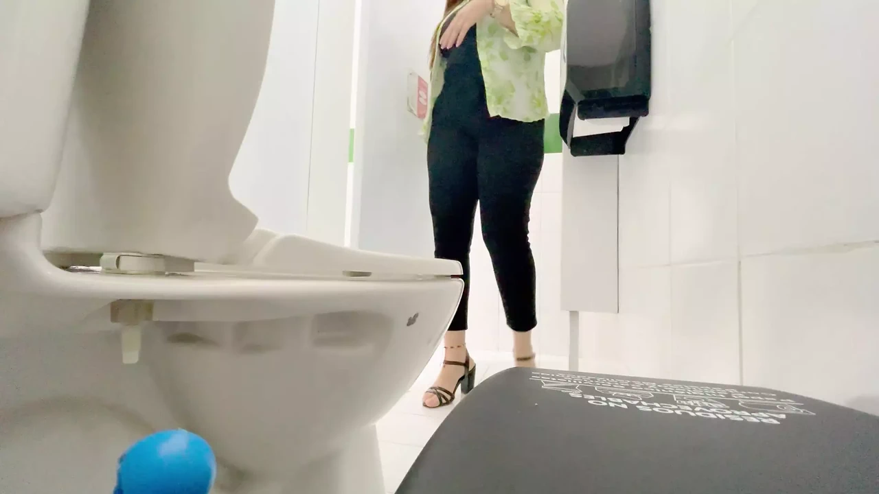 公共浴室录音银行主管