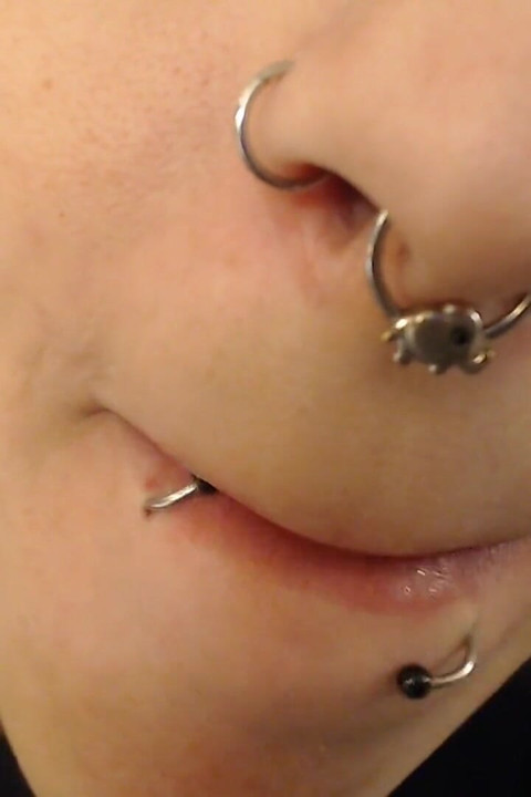 6 piercings- hora de jogar closeup