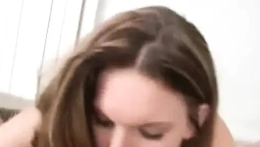 Devlyn Lagi Mamerin KeterampilanNya Pakai Tenggorokan