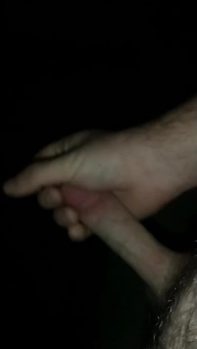 Melancap di luar di hadapan rumah saya.