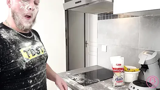 Unartiges Gebäck, der Zizi-Kuchen des Paares