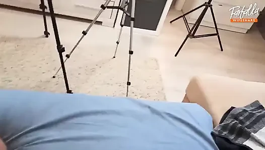 Suami berbagi istrinya sama orang asing. Seks threesome 2 cewek Pertemuan Baru