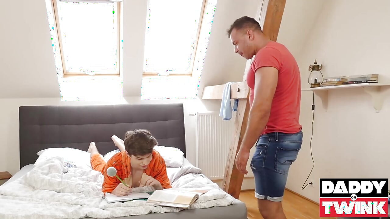 DADDYONTWINK Muscular DILF Cris Denny Raw Breeds Twink Curtis Cameron