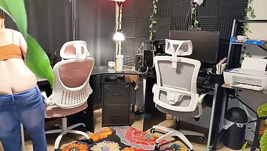 Buttcrack bloßgestellt, abstauben zu hause im büro