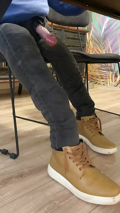 I accidentally saw my young stepson's cock.