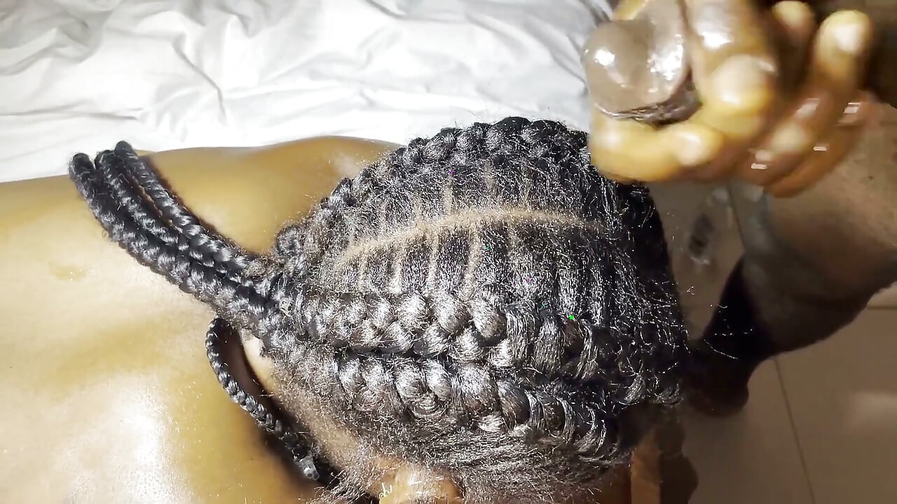 Fetiche del pelo para la adolescente ebony recibiendo semen