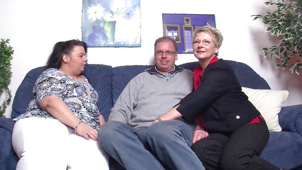 Tio cachondo se folla a dos enormes perras alemanas maduras