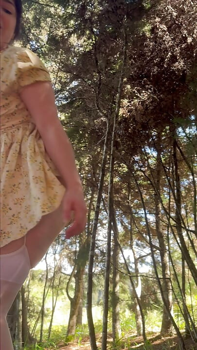 Fuck me hard before some one see us! Beautiful Girlfriend Fucks Me on our FIRST DATE in the Forest