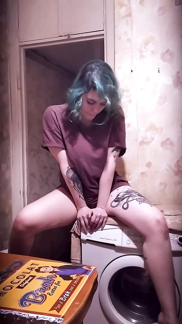 Pussy humping on the washing machine