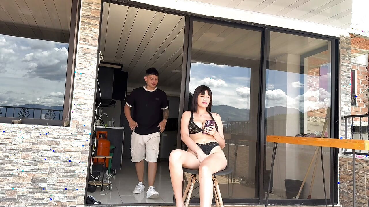 Quente latina é fodida por sua colega de quarto sub inglês