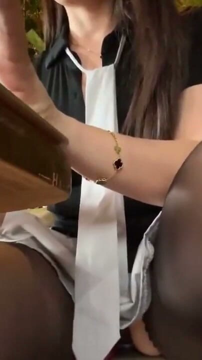 モール内のカフェショップで射精しました | クリップ 2