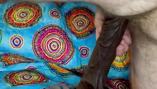 Cspot dildoya biniyor ve gün için güzel bir yüksek sesle ilk orgazm oluyor