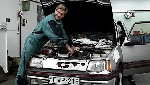 Поедающая сперму немецкую шлюшку трахнули в ее анальную дырку