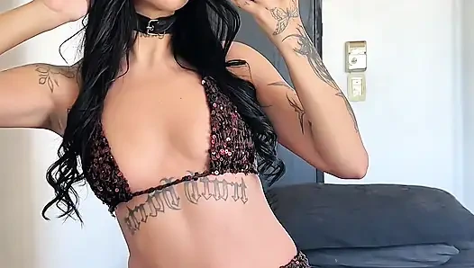 Dominan menelanjangi untuk budakku