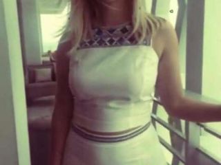 Reese Witherspoon em vestido branco 01