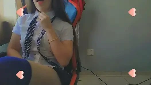 Yang paling terangsang seperti belum pernah dilihat sebelumnya peri murid muncrat saat masturbasi dan mengambil dildo di dalam memeknya yang manis