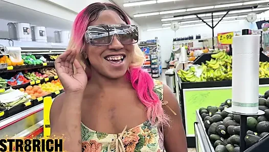 Str8rich ngentot memekku setelah ketemu di toko sama cewek nakal kulit hitam