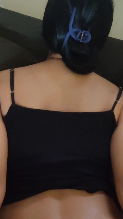 Azgın üvey kız kardeşinin amını arkadan sikiyorum