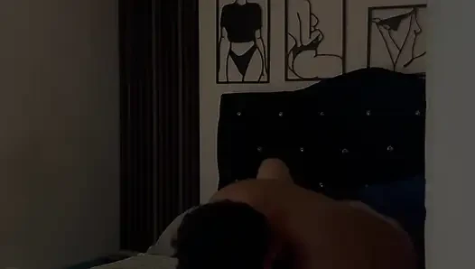 Aku jadi horny saat memijat temanku dan akhirnya aku ngentot dia